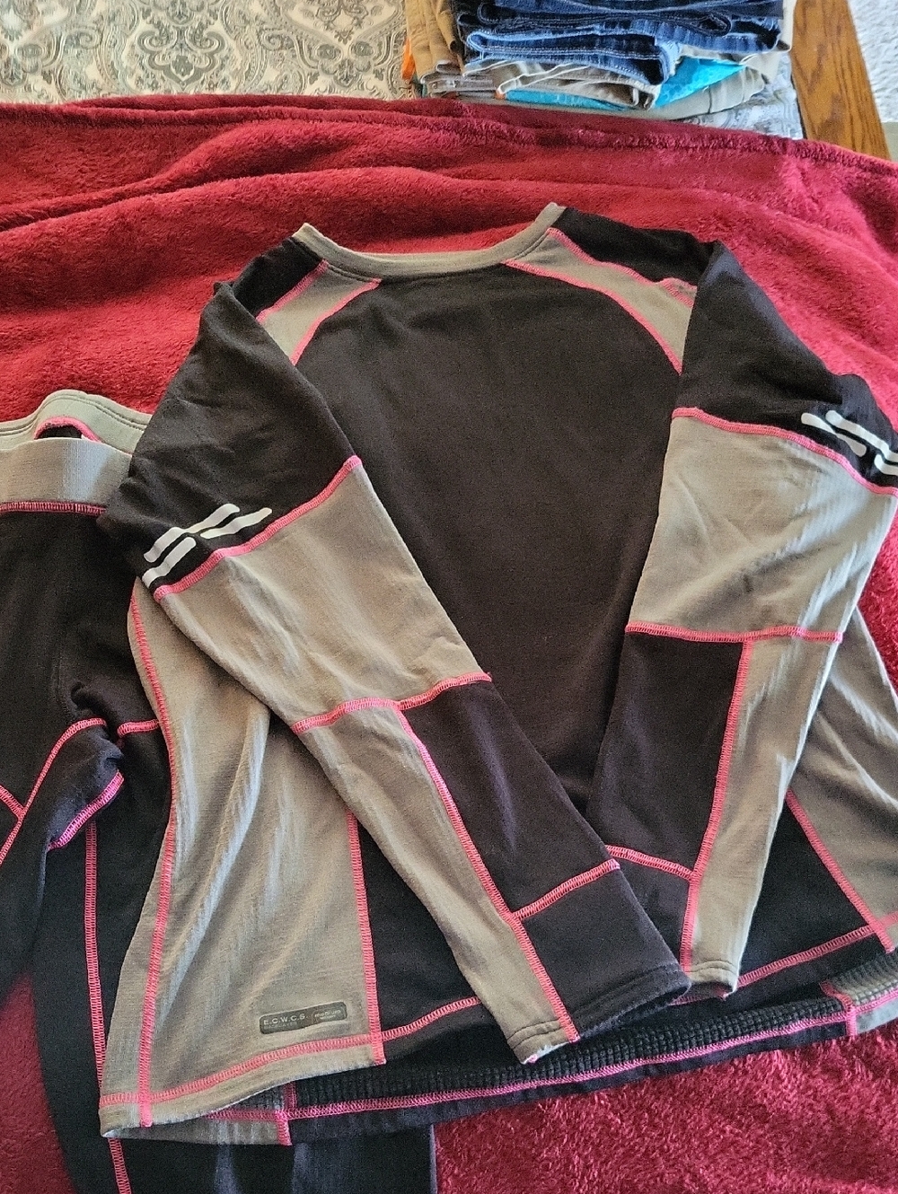 Cabela's Black & Gray Women's Thermal Top And Pant Set with Pink Trim